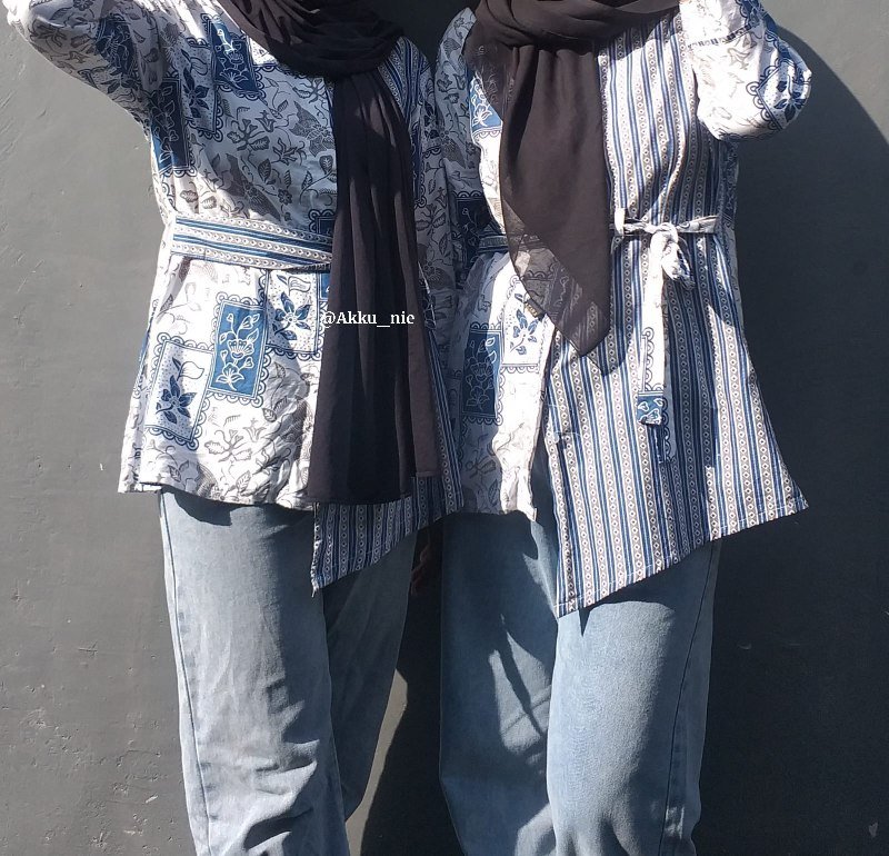 njun_ni's tweet photo. MAU SPILL TOKO BATIK WAKTU COUPLE SAMA KELUARGA

ada banyak motif yang cakep-cakep bahannya juga adem🥹🫶🏼
buat kalian yang lagi koleksi atau nyari buat couple sama pacar/temen/keluarga, bisa banget beli ditoko yang sama🙌 https://t.co/k2axDk1ulC