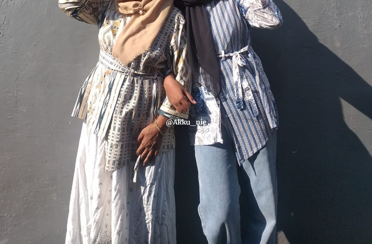 njun_ni's tweet photo. MAU SPILL TOKO BATIK WAKTU COUPLE SAMA KELUARGA

ada banyak motif yang cakep-cakep bahannya juga adem🥹🫶🏼
buat kalian yang lagi koleksi atau nyari buat couple sama pacar/temen/keluarga, bisa banget beli ditoko yang sama🙌 https://t.co/k2axDk1ulC