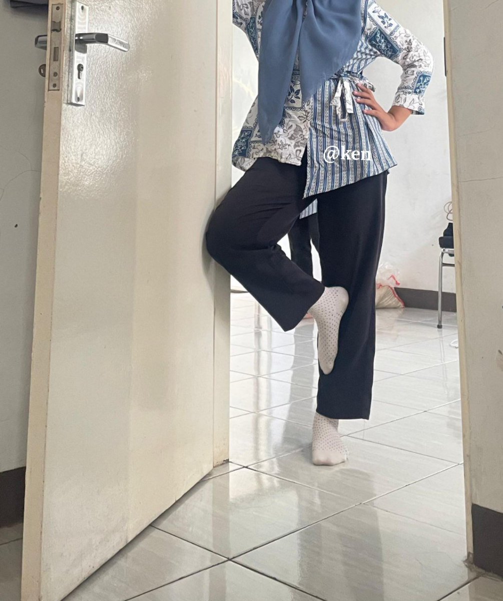njun_ni's tweet photo. bahannya adem, harga mulai dari 50ribuan aja

jujur aku suka banget bagian ada tali yang bisa ngebuat keliatan ramping, point plus nya dia bikin gerah samsek! PERFECT!🤍

bisa juga di mix and match sama macam² warna celana💫
https://t.co/enkO7880eJ https://t.co/iEhqTrk2aI