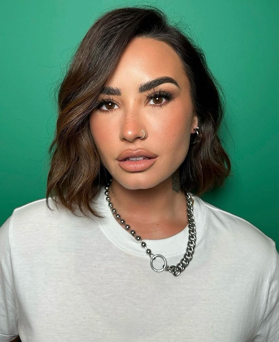 hollywoodboxuk's tweet photo. 🎬✨ Relive the magic with #DemiLovato! From her empowering role in #PrincessProtectionProgram to her enchanting voice in #SmurfsTheLostVillage, Demi continues to inspire and captivate us. 🌟💙

#DemiLovato #PrincessProtectionProgram #SmurfsTheLostVillage

📸 Don't forget to like https://t.co/XIx2QX0XqA