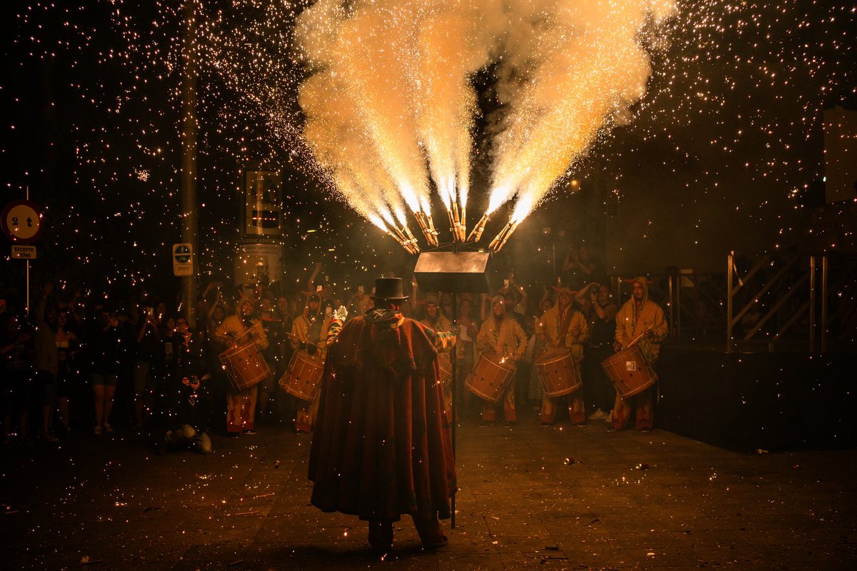 A pocs dies abans d’un dels moments més esperats de l’any pel nostre Ball.
Seguici, ball parlat, versots i carretillada.

Ens veiem dilluns 22 de juliol, vine i omplim la plaça! ❤️‍🔥
📸 <a href="/socenpauriba/">Pau Riba</a>