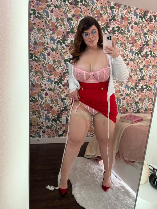 Do boy make passes at nerdy girls in glasses? https://t.co/atWZ9aHfbT
