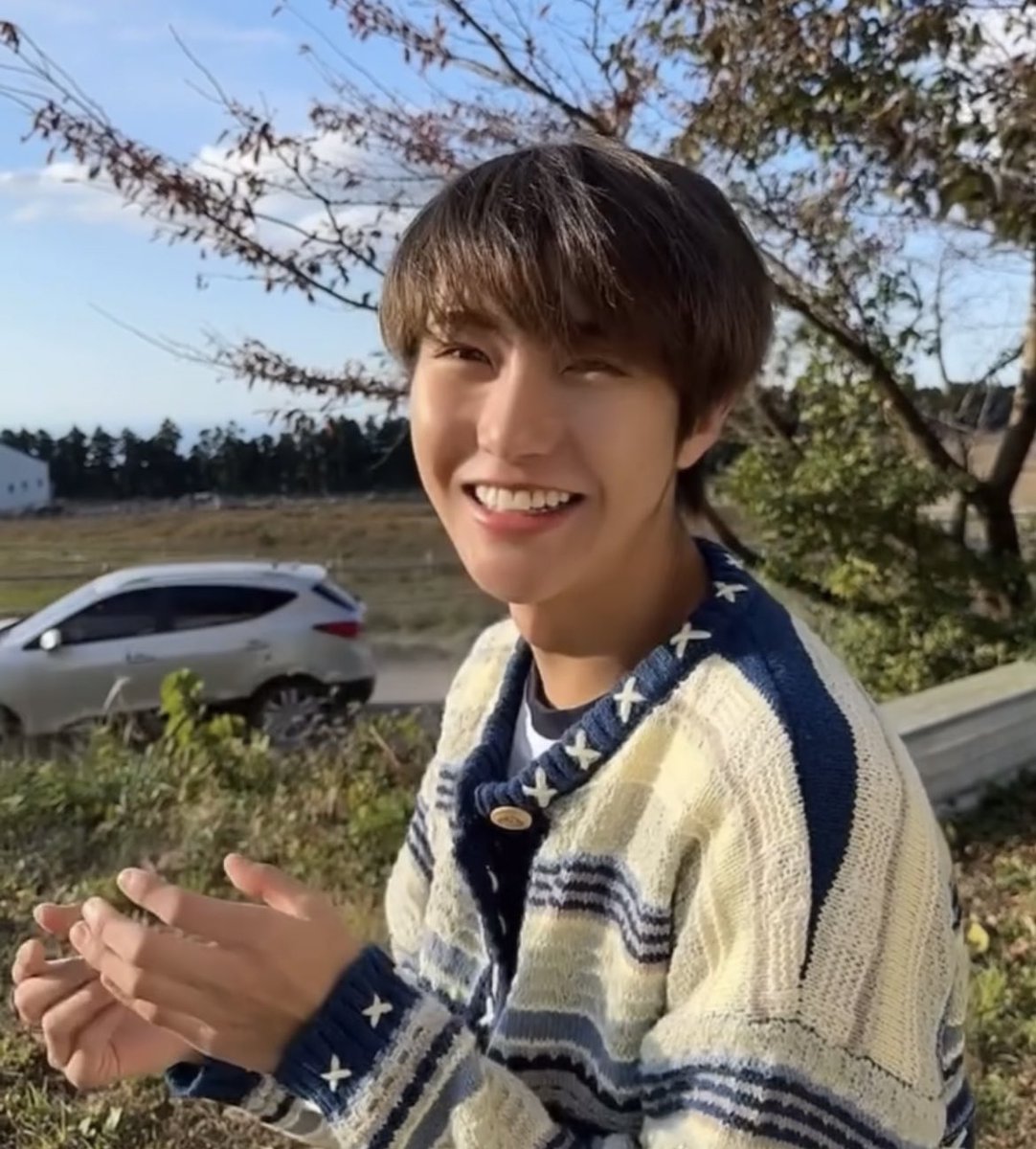 renjuns323's tweet photo. i love you so much https://t.co/G7x0lMwlSc