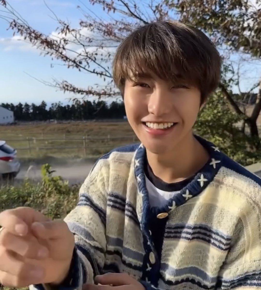 renjuns323's tweet photo. i love you so much https://t.co/G7x0lMwlSc