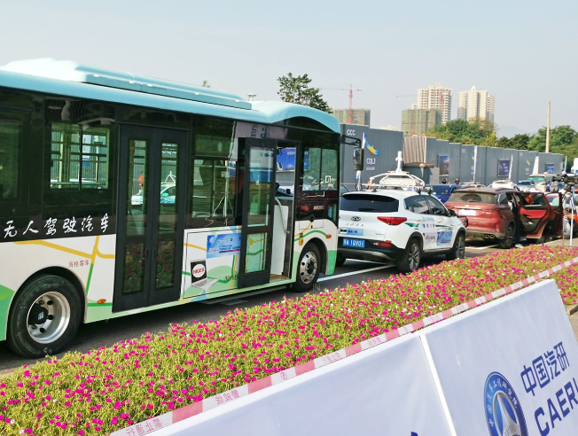 NBDPress's tweet photo. Shenzhen's first #autonomous  bus route set to launch by end of July, charging just 1 yuan. The city plans to promote 20 self-driving buses in Qianhai by 2024. Route B998 will start operation soon, offering free trial rides during the pilot phase. #autonomousdrivingnetwork https://t.co/za0KZcPTXb