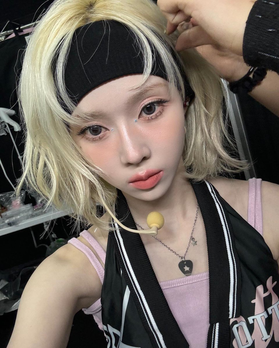 winter700_'s tweet photo. 헤어밴드 윈터 장발 단발 느낌 다른거 좋다 https://t.co/nDrOmBkc4b