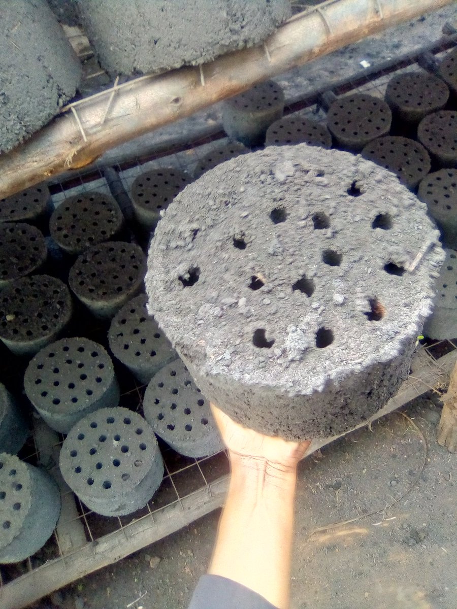 allen_namwase's tweet photo. Focus on the value, hot the cost! Briquettes offer numerous advantages over firewood ๐ฅ, making them a smart choice for your cooking needs.
#BriquettesOverFirewood
#ValueOverCost https://t.co/lh9iq6TiZm