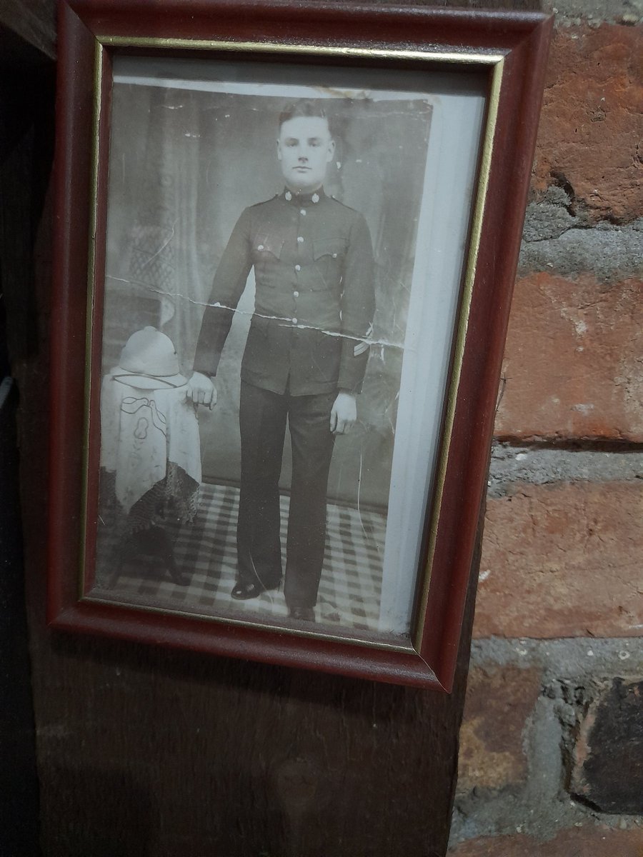 KarenDe10538610's tweet photo. @MBihay @WorldGardeners @CWGC @AAPAComms @richhills68 @achini_daniel Thank you to the whole team for caring for the Fallen and my Great-Uncle Albert Edward Woollett in particular. https://t.co/7KaVtKgNho