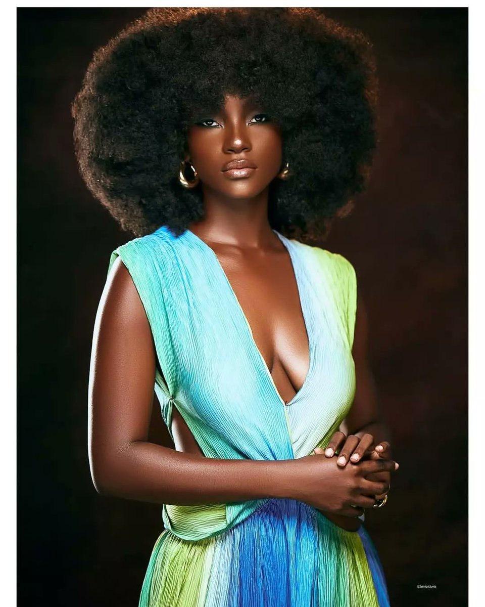 Fourwallmag's tweet photo. Fashion Goddess! ✨ 

#FourwallMagazine #Morayo #WizKidAt34 #modelling #fashion https://t.co/JTc53AnodP