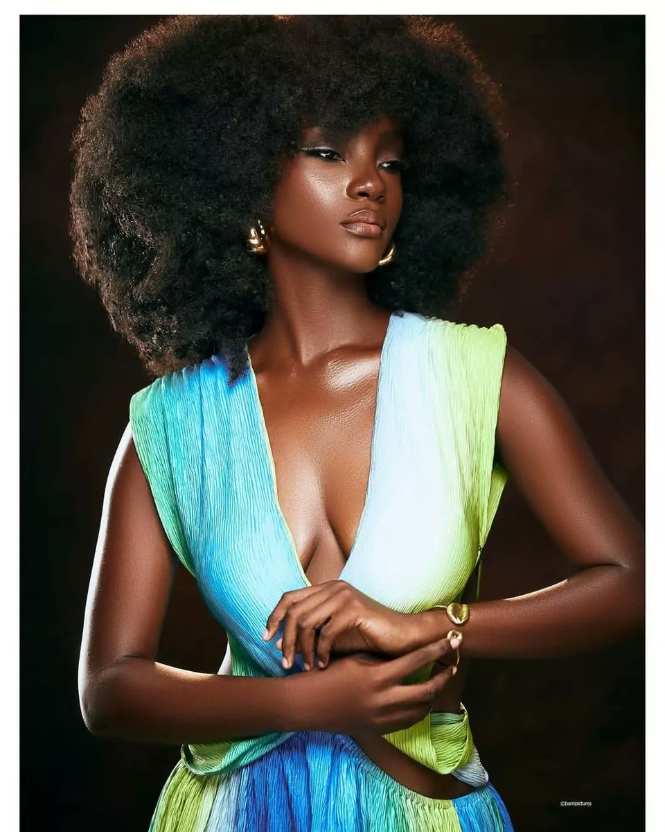 Fourwallmag's tweet photo. Fashion Goddess! ✨ 

#FourwallMagazine #Morayo #WizKidAt34 #modelling #fashion https://t.co/JTc53AnodP