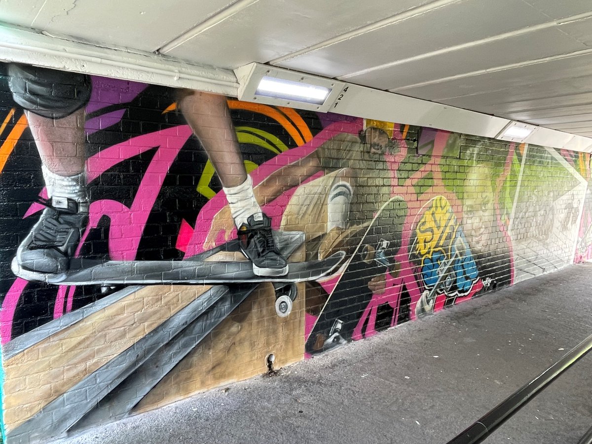 StevenageBC's tweet photo. 🎨 Have you seen the new urban artworks in Stevenage?

Three new artworks - themed around Stevenage on Wheels, Town Centre Gardens and Stevenage Photographers - are located at the Monkswood Way and Six Hills Way roundabout.

Make sure you go and see them! https://t.co/CVFGWXxjsw