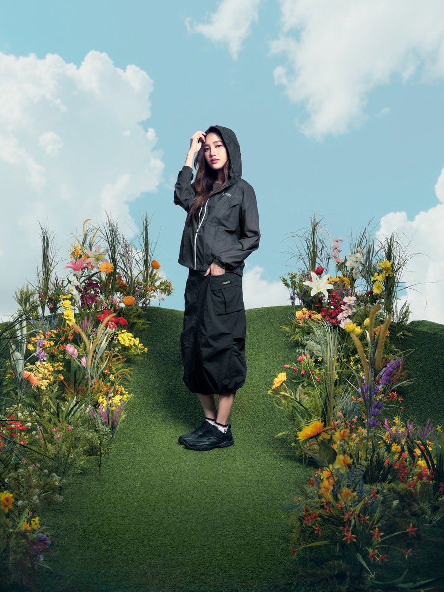 bazaarthailand's tweet photo. ฟรีน สโรชา ปรากฏตัวบนแคมเปญคอลเลกชั่นล่าสุดของ FILA Gorpcore กับการอวดโฉมเทรนด์สปอร์ตแวร์ล่าสุดที่สวมใส่ได้ทุกวัน

#FILATHAILAND
#EXPLOREWITHFILA
#SrchaFreen
#BAZAARThailand https://t.co/CxYAwsTioN
