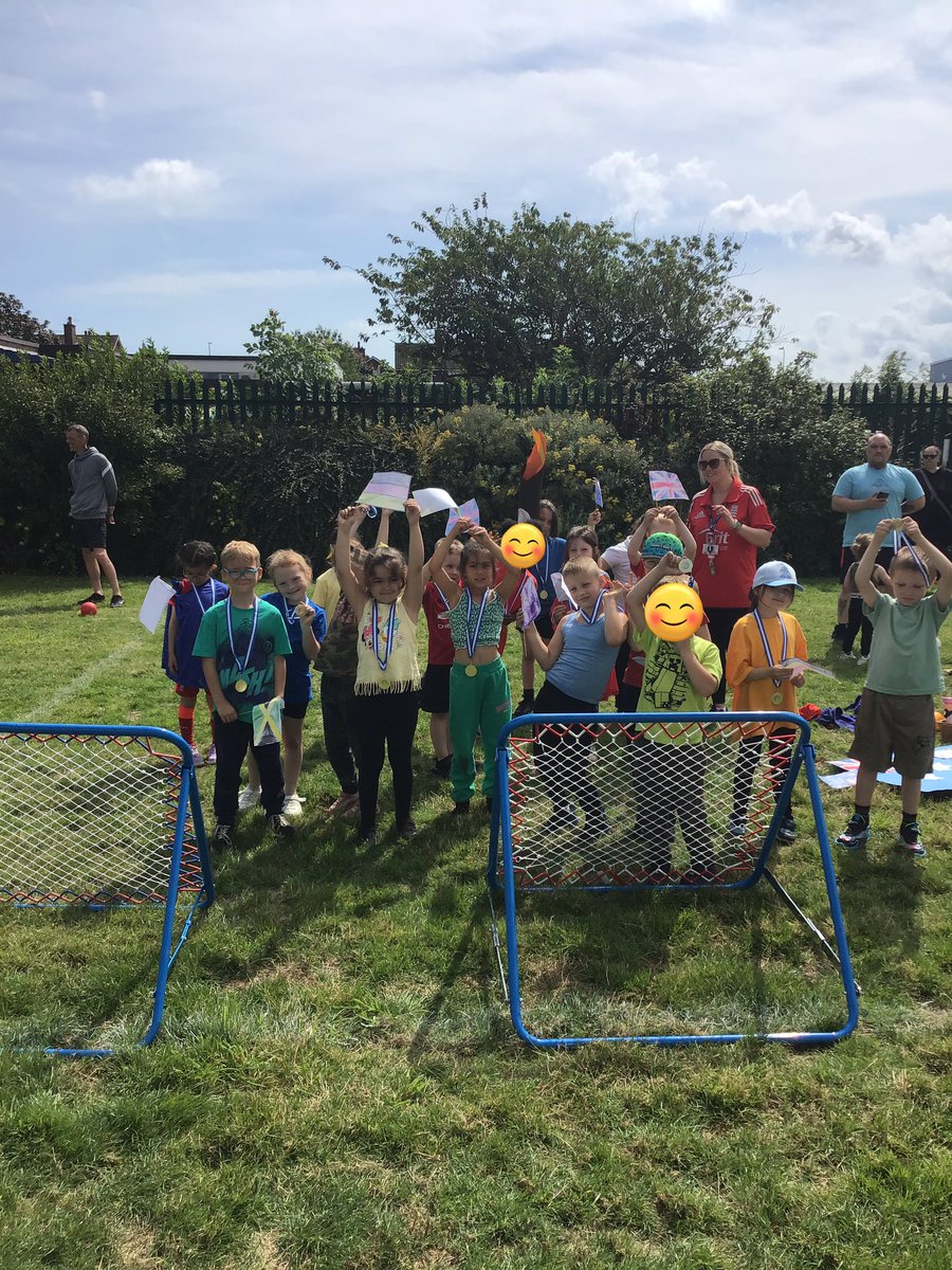 YR2HMSHumber's tweet photo. Sports day we had a great time doing lots of different activities and running races with our friends. 
@DeltaStrand https://t.co/FgMspypTJL