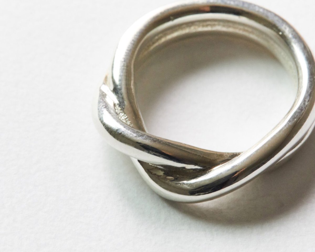 .
[Ring]
#NCT #Jisung #지성
#NCT DREAM concert The ring he wore
The product name is R417.
.
[Ring]
#NCT #Jisung チソン
#NCT DREAM concert 着用したリング
品番R417です。
.
제품명: R417
.
Worldwide Shopping
hanna543.com

출처_hello_mellow25님 트위터