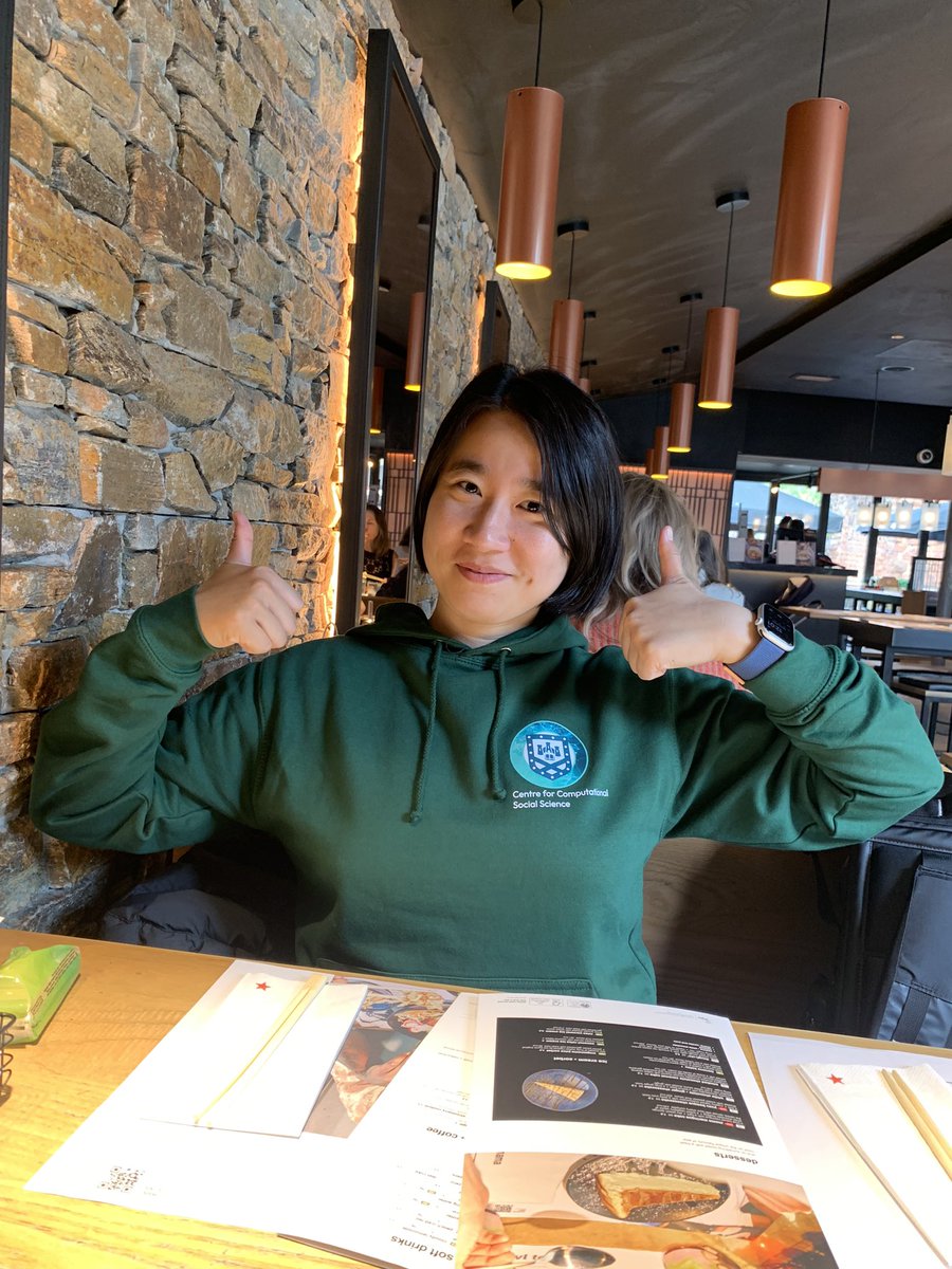 constanceko0316's tweet image. What a privilege. I had both my supervisors on the stage, and it was my supervisor who called out my name. I was also the first one to get on the stage. Truly appreciate for your long-lasting support. 

(Just want to show off my new hoodie from @ExeterQStep in the last photo🤩😎)