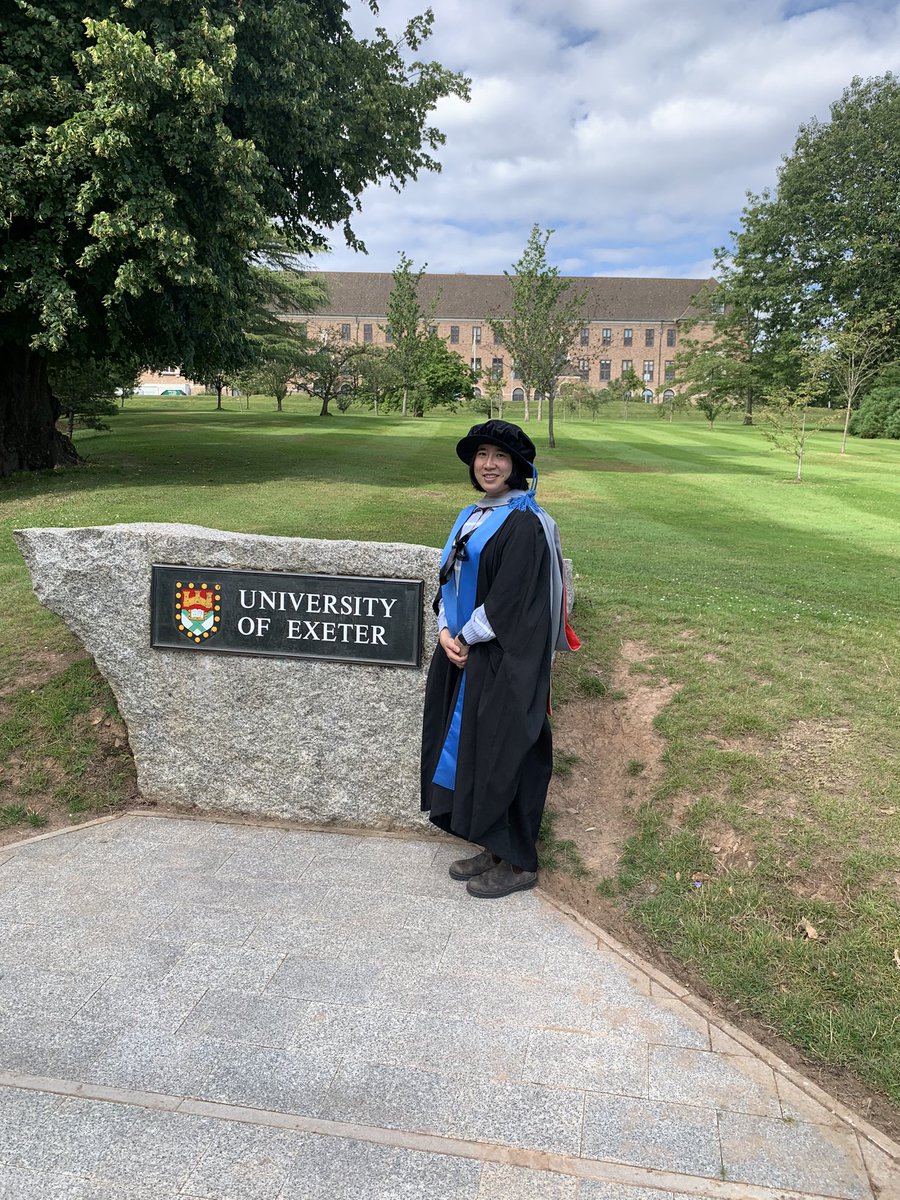 constanceko0316's tweet image. What a privilege. I had both my supervisors on the stage, and it was my supervisor who called out my name. I was also the first one to get on the stage. Truly appreciate for your long-lasting support. 

(Just want to show off my new hoodie from @ExeterQStep in the last photo🤩😎)