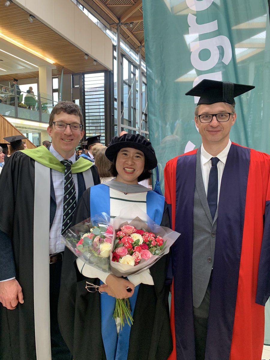 constanceko0316's tweet image. What a privilege. I had both my supervisors on the stage, and it was my supervisor who called out my name. I was also the first one to get on the stage. Truly appreciate for your long-lasting support. 

(Just want to show off my new hoodie from @ExeterQStep in the last photo🤩😎)