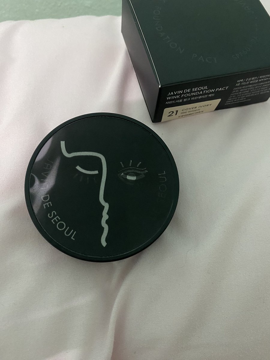 namiarenmee's tweet photo. ส่งต่อ คุชชั่น javin de seoul 🌟
|เบอร์ 21 cover ivory 380 ส่งฟรี|

ใช้ไป 1-2 ครั้ง กระจกยังไม่แกซีล พัฟไม่เคยใช้มีรอยเปื้อนนิดหน่อยค่ะ ส่งต่อเพราะขาวกว่าผิว💌  นัดรับmrtⓂ️#javindeseoul #ส่งต่อเครื่องสำอางมือสอง #คุชชั่น #ส่งต่อเครื่องสำอาง #ส่งต่อคสอ #ส่งต่อคสอมือสอง https://t.co/SvJocvWrVp