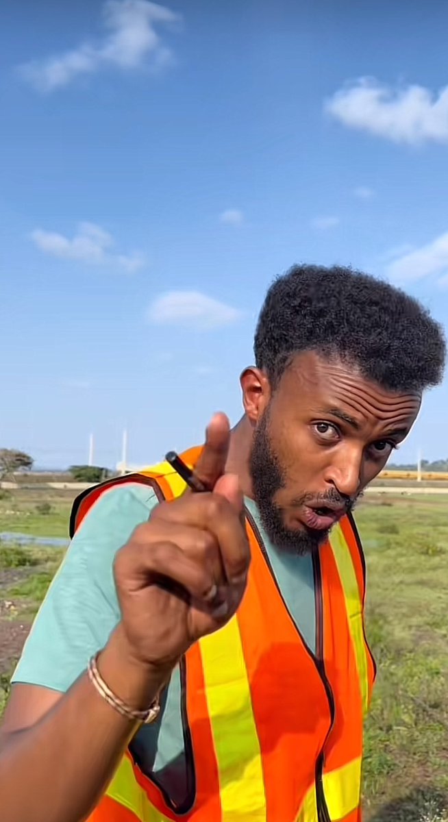 የዚህ ቲክቶከር መልክ ሙሉ የመንግስት መስሪያ ቤት ሰራተኞችና ጥበቃዎችንም ጨምሮ መምሰሉ ግርም ይለኛል 😂