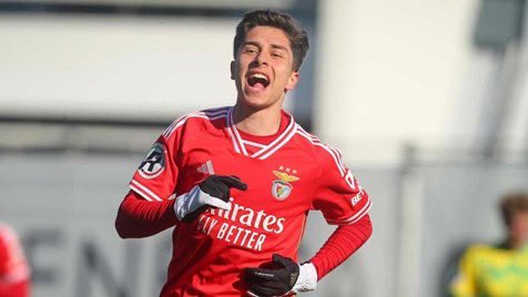 𝐁𝐞𝐧𝐟𝐢𝐜𝐚 𝐬𝐞𝐜𝐮𝐫𝐞𝐬 𝟐𝟎 𝐲𝐞𝐚𝐫 𝐨𝐥𝐝 𝐠𝐞𝐦 𝐉𝐨𝐬𝐞́ 𝐌𝐞𝐥𝐫𝐨 💎🇵🇹

The 🇵🇹 winger had a really good season in the U23 Benfica squad 𝘀𝗰𝗼𝗿𝗶𝗻𝗴 𝟭𝟳 𝗴𝗼𝗮𝗹𝘀 𝗮𝗻𝗱 𝗴𝗲𝘁𝘁𝗶𝗻𝗴 𝟮 𝗮𝘀𝘀𝗶𝘀𝘁𝘀 𝗶𝗻 𝟰𝟮 𝗴𝗮𝗺𝗲𝘀 🎯.

𝐓𝐡𝐢𝐬 𝐜𝐨𝐧𝐭𝐫𝐢𝐛𝐮𝐭𝐢𝐨𝐧