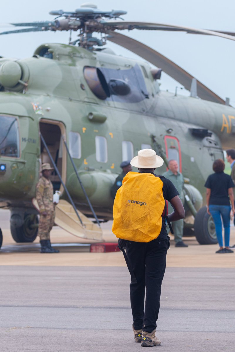 CanaanArinda0's tweet image. Others are sending their kids on choppers for prom, Derrick climbs choppers to promote Uganda! 🔥💯

I can't wait to see the results of 7yrs of hard work, cone this 20th September at Ndere Center! ❤️

#TimeLessFrames2024