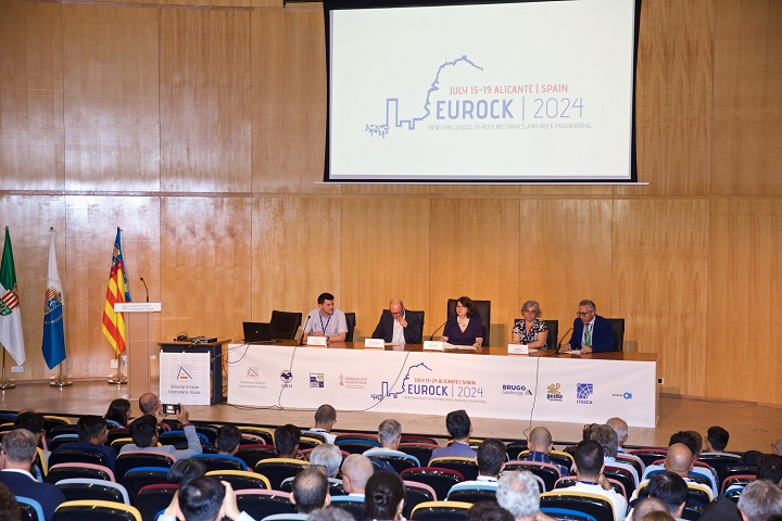 Ya en marcha “Eurock”, encuentro internacional que ofrece los últimos avances en el conocimiento y la investigación en el ámbito de la ingeniería civil y, en concreto, de la mecánica de rocas. 
Más info en s.ua.es/es/bch-za