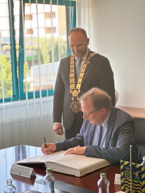 Introducing our series "Tour de Slovak regions", kicking off with the #Trnava region. Located in the west with  0.56mil. inhabitants, 7 districts and 251 municipalities, it hosts many #EU projects, such as the Trnava Creative Center with EUR 5.5mil. <a href="/EUinmyRegion/">EUinmyRegion🇪🇺</a> <a href="/ZEKvSR/">Európska komisia v SR</a>