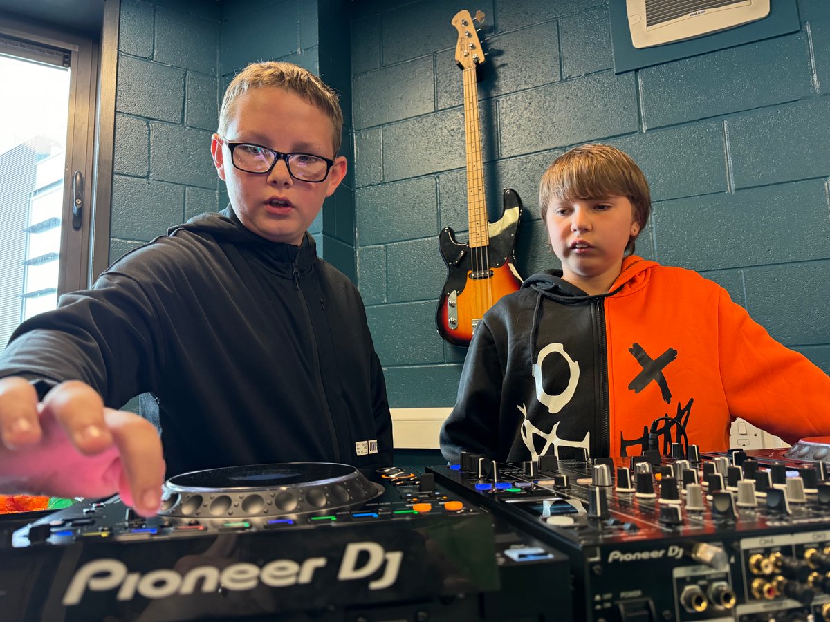DjMethodz's tweet photo. On Saturday, we invited those DJs who have taken part in the ‘Turn The Tables’ project to attend a celebration event at the Albemarle Music Centre.
We opened up two floors so that young people got to spend more time on the decks - 18 DJs in total attended the event. https://t.co/sffugxRifn