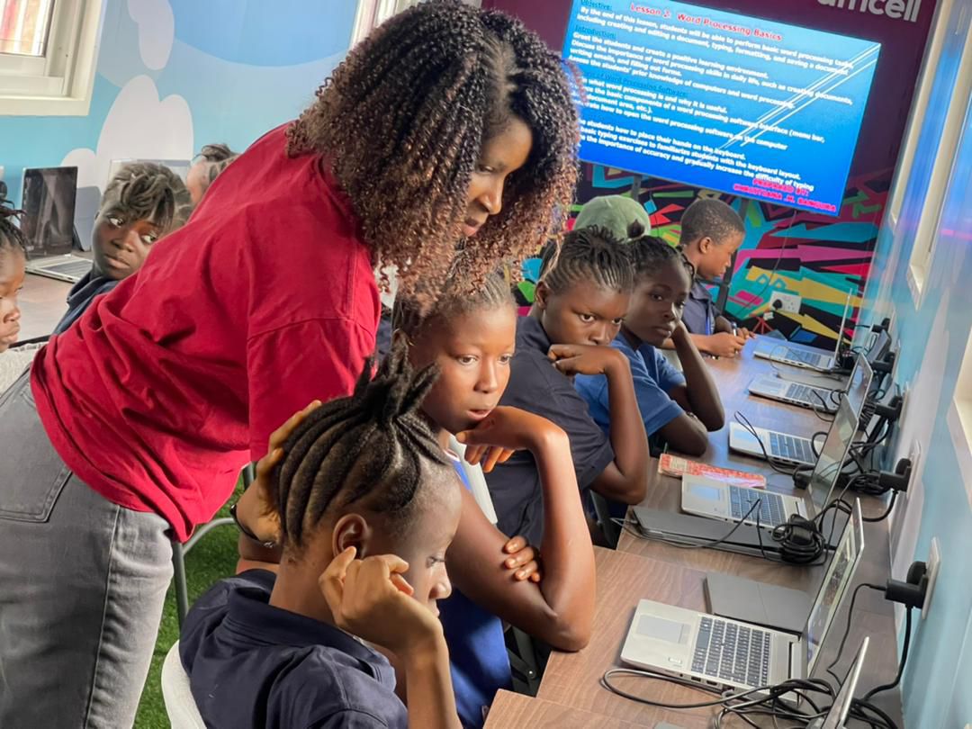 🤝Thanks to our partners <a href="/MMWSierraLeone/">Media Matters for Women</a>, Digitruck Salone is on track, with 123 students &amp; 10 female entrepreneurs trained in the first location- Western Rural District. The project has been met with enthusiasm in Sierra Leone with an increase in digital literacy skills.