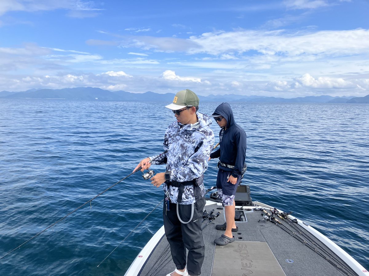 CkOxbn's tweet photo. 7/16 猪苗代湖遠征
ガイドサービス依頼で初場所挑戦
魚は多くはないみたいですが、釣れる魚はデカくて景色も良くて最高でした
#同船者は琵琶湖帰り
#どうかしてますw https://t.co/05ecNkV4ko