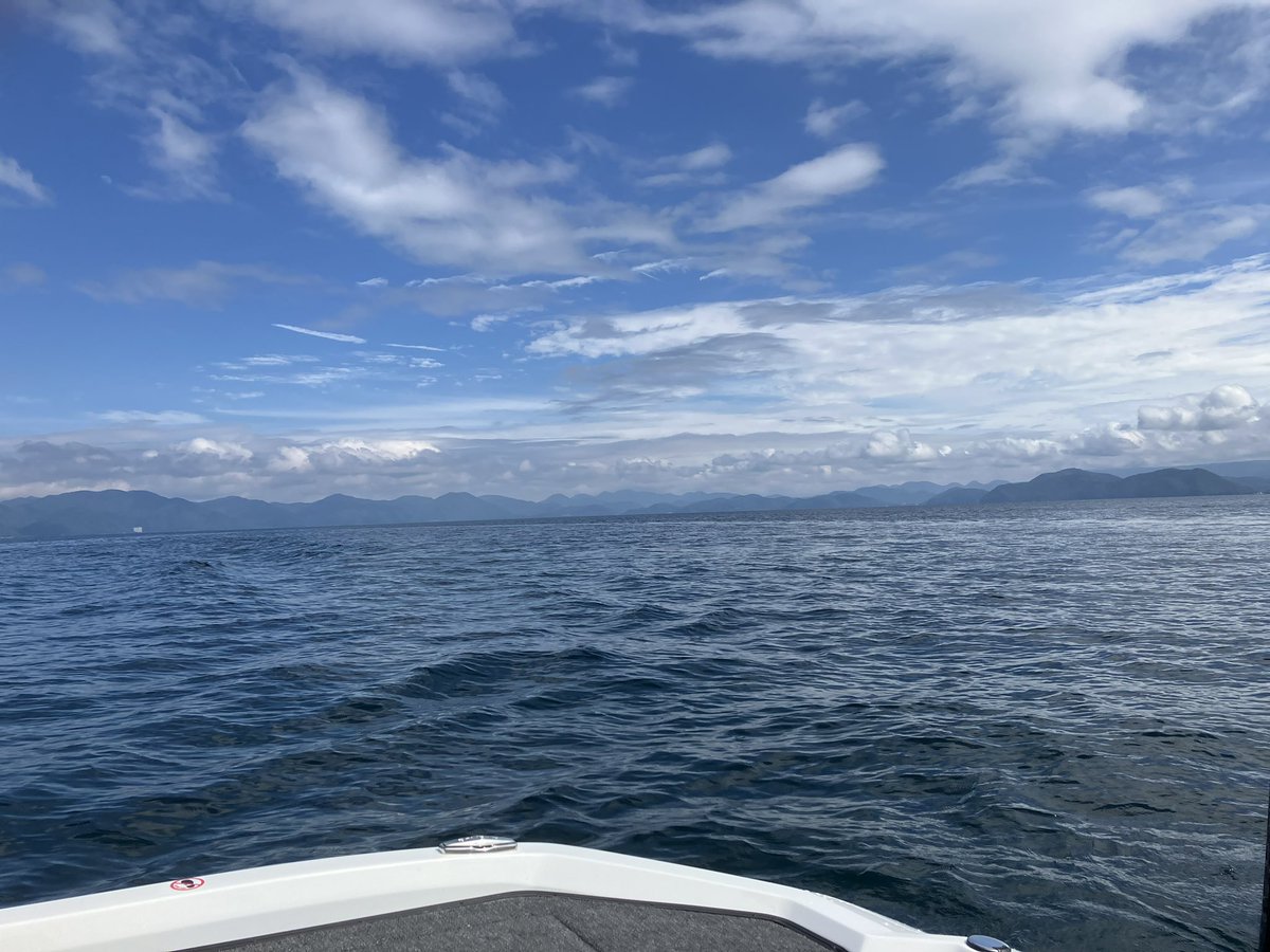 CkOxbn's tweet photo. 7/16 猪苗代湖遠征
ガイドサービス依頼で初場所挑戦
魚は多くはないみたいですが、釣れる魚はデカくて景色も良くて最高でした
#同船者は琵琶湖帰り
#どうかしてますw https://t.co/05ecNkV4ko