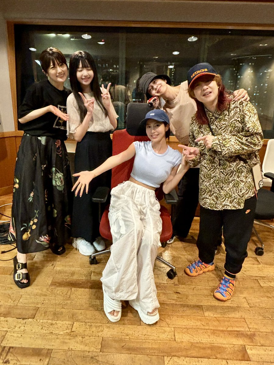 ima2_mbs's tweet image. 以前話題にしたあの方からメールが…‼️
そして、#イマ2 メンバーの夏休みの思い出話も😌💭

今週は、やまがお休みなので5人でお送りします🎙️📻

25時30分頃から放送スタート🚩

#渚
#田中道子
#樋口日奈 @hina_and_staff
#市原愛弓 @ichihara_ayumi_
#阿部なつき
#MBSラジオ