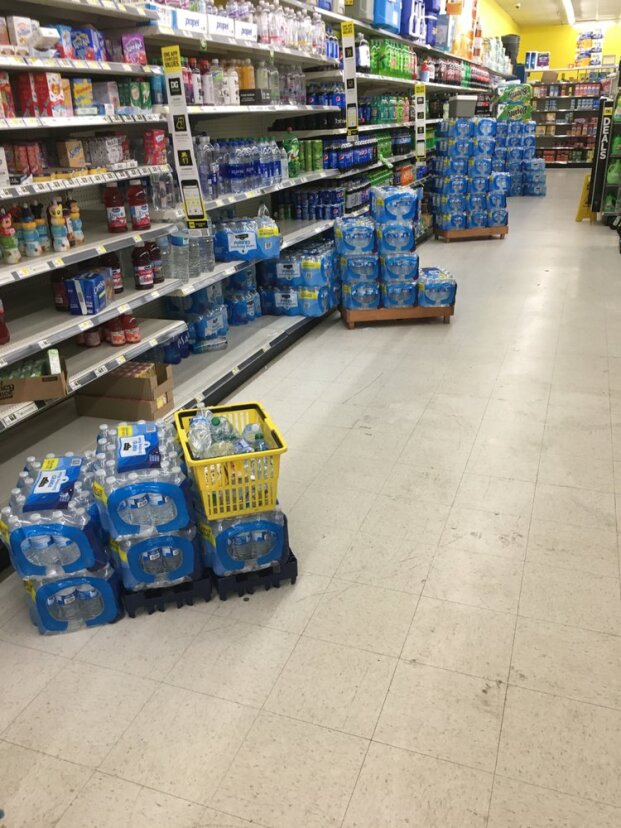 pissedconsumer's tweet image. Do you like shopping at #DollarGeneral?
"...The prices are good but this store is always nasty and cluttered There are uboats all over you..." Get more details on this consumer's story: pc.reviews/zkCRQ