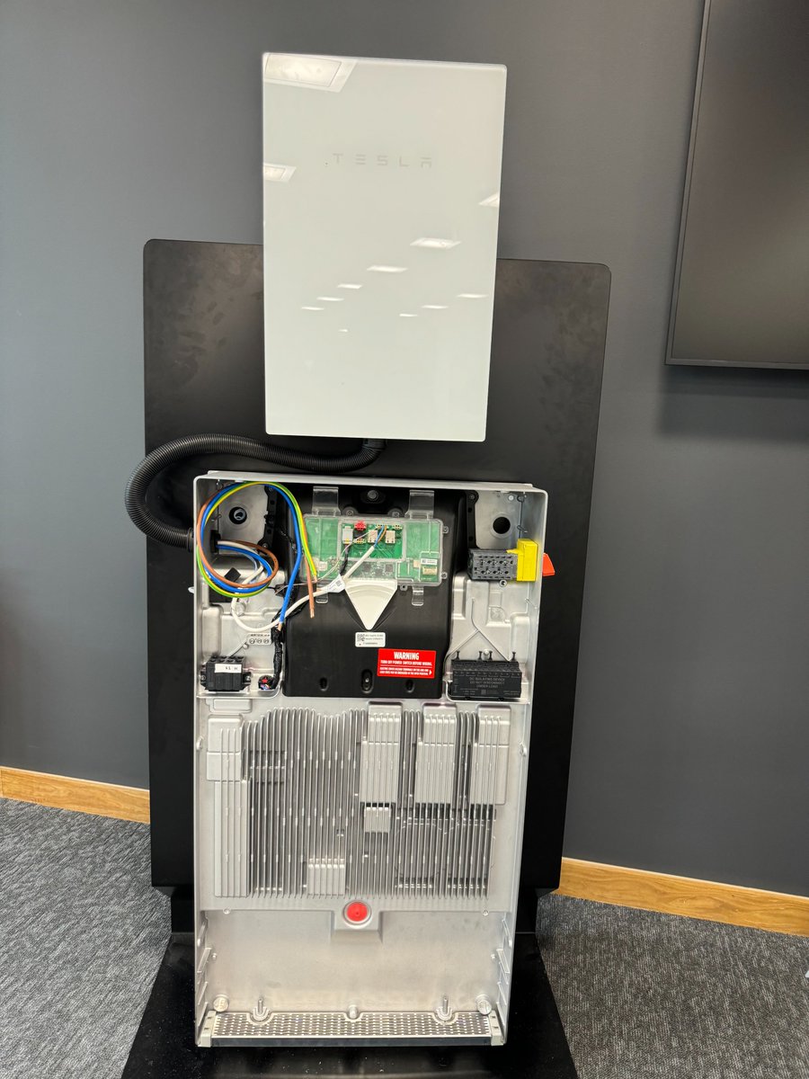 wingenergy's tweet image. Tesla Powerwall 3 Event in Birmingham!
Today, Birmingham hosted an electrifying live event showcasing the highly anticipated Tesla Powerwall 3.
Wing Energy was thrilled to attend, accompanied by our expert technical team, to gain comprehensive insights into the new product.