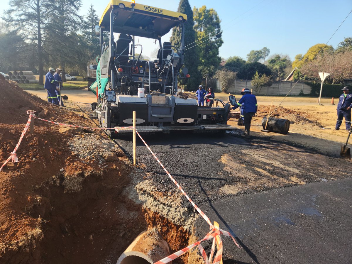 MayorPappas's tweet image. Resurfacing of York Rd is currently underway. Please note that parts of the road are closed and only accessible yo those who live on the road. 

#makingprogresstogether