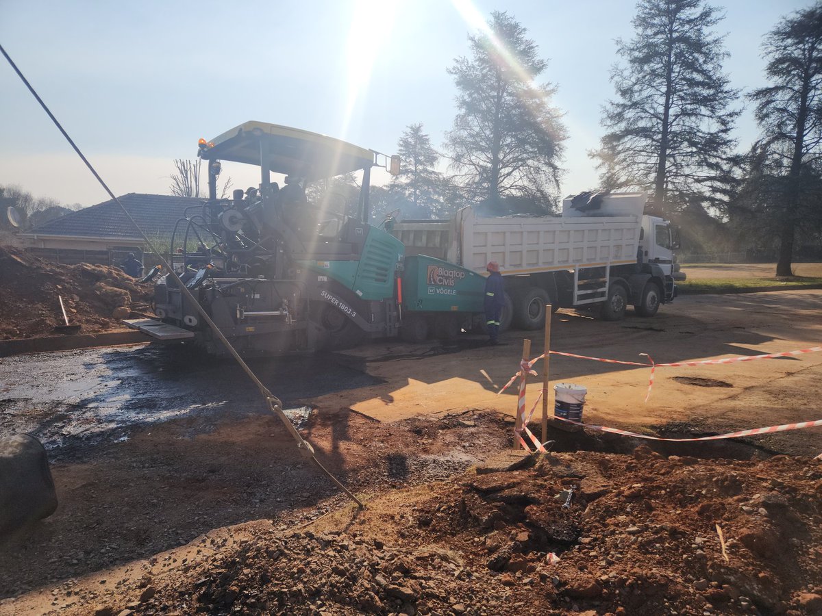 MayorPappas's tweet image. Resurfacing of York Rd is currently underway. Please note that parts of the road are closed and only accessible yo those who live on the road. 

#makingprogresstogether