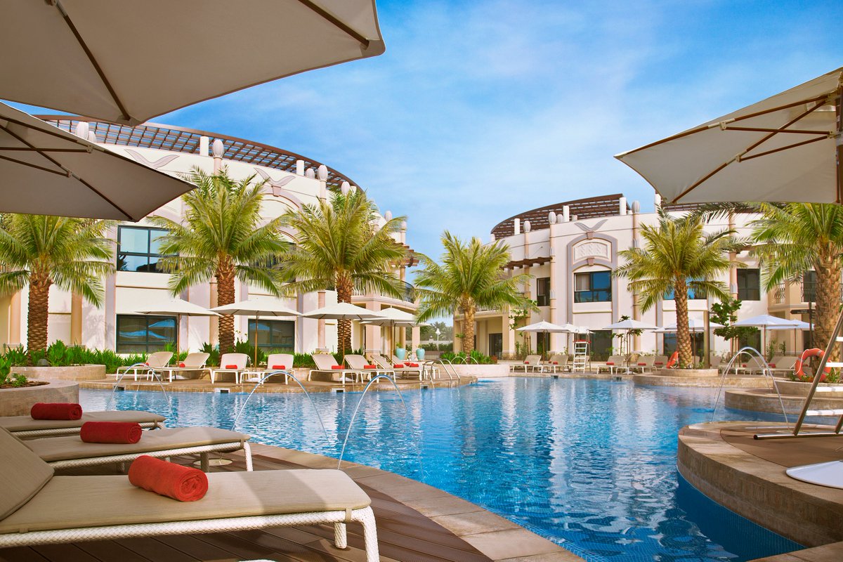 Enjoy all the summer vibes with Al Ain Rotana and get 15% off rooms, a complimentary extra bed for family stays, free meals for kids under 6, 50% off for kids up to 12, and 20% off dining.

Join Rotana Rewards Select for exclusive perks! Link in bio.

#AlAinRotana #RotanaHotels