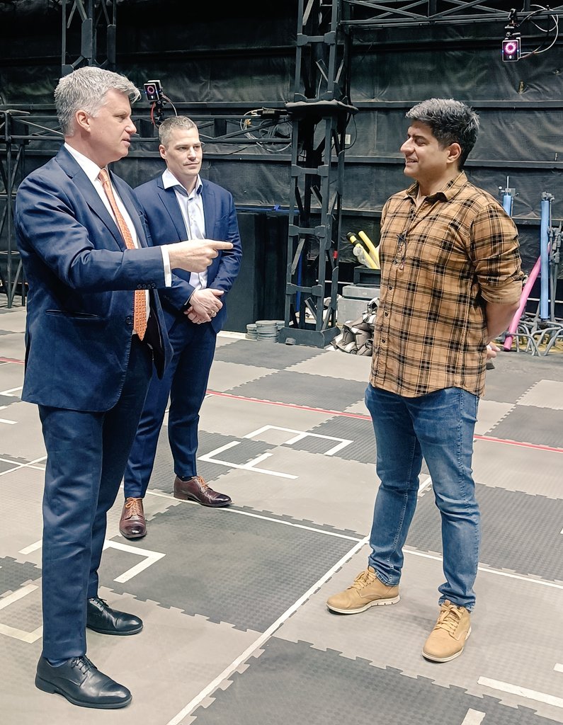TCS in India (@tradeteamindia) on Twitter photo Lights, camera, action💡📸🎬
Not your average Tuesday afternoon meeting between High Commissioner Cameron MacKay <a href="/HCCanInd/">Cameron MacKay</a> and Merzin Tavaria, <a href="/MerzTav/">Merzin Tavaria</a> Co-founder & President of DNEG at their beautiful #FilmCity studio 🇨🇦🫱🏽🫲🏾🇮🇳
Can't wait for their next big #blockbuster!🎥 Lights, camera, action💡📸🎬
Not your average Tuesday afternoon meeting between High Commissioner Cameron MacKay <a href="/HCCanInd/">Cameron MacKay</a> and Merzin Tavaria, <a href="/MerzTav/">Merzin Tavaria</a> Co-founder & President of DNEG at their beautiful #FilmCity studio 🇨🇦🫱🏽🫲🏾🇮🇳
Can't wait for their next big #blockbuster!🎥