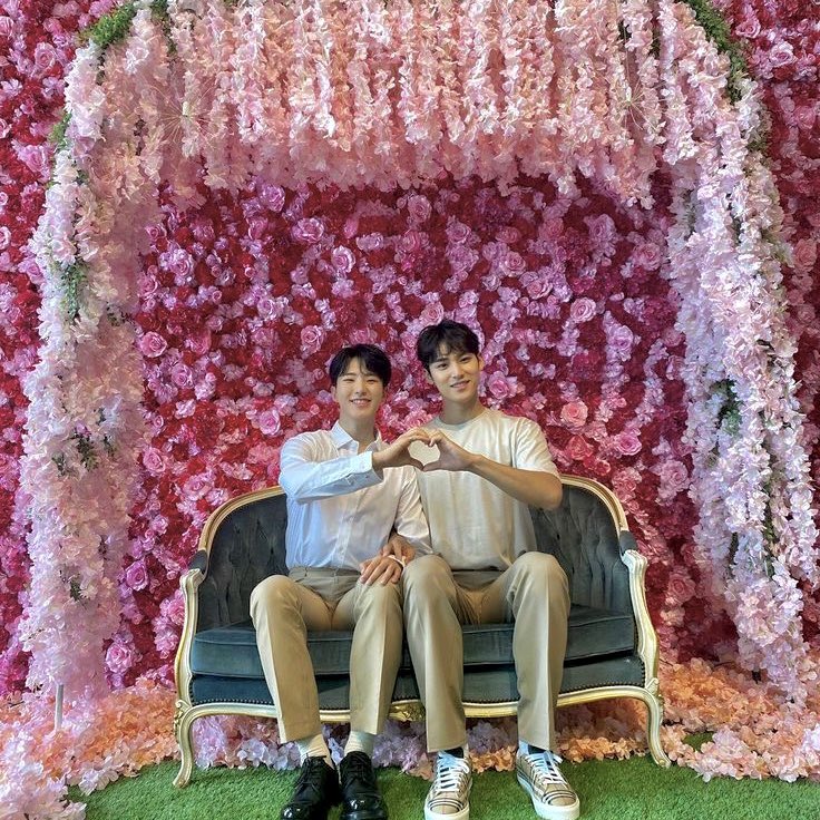 notfluffyatall's tweet image. Pantes ga masuk frame orng di ajak foto malah boboo 😣😣

#CaratSelcaDay #SEVENTEEN #CSD #MINGYU #HOSHI @pledis_17