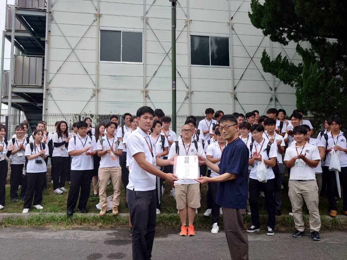 OB会より支援金を授与していただきました。

私たちは支えてくださっている皆様のおかげで日々アメリカンフットボールに打ち込み、活動することができています。

皆様からの応援に応えられるよう、2部昇格に向けてより一層尽力してまいりますので、これからもご支援のほどよろしくお願いいたします。