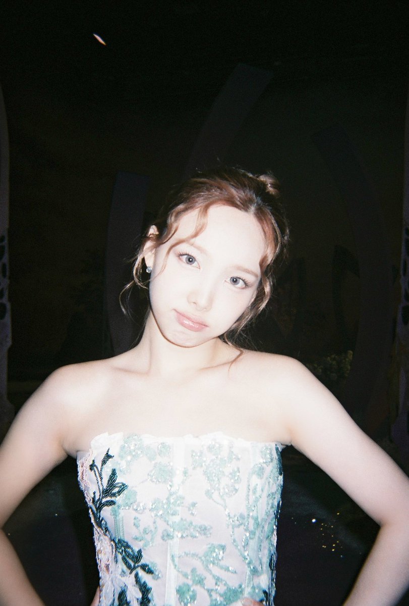 JYPETWICE_JAPAN's tweet photo. TWICE JAPAN 5th ALBUM  
『DIVE』  
2024.07.17 Release

🫧 behind the scene shot

ゆっくりとONCEはFalling ✨

#TWICE  
#DIVE #JAPAN5thALBUM https://t.co/jTz1B7OGaU
