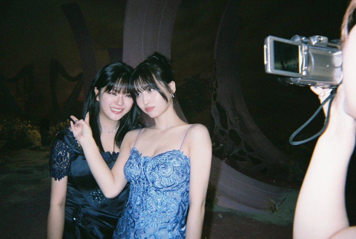 JYPETWICE_JAPAN's tweet photo. TWICE JAPAN 5th ALBUM  
『DIVE』  
2024.07.17 Release

🫧 behind the scene shot

ゆっくりとONCEはFalling ✨

#TWICE  
#DIVE #JAPAN5thALBUM https://t.co/jTz1B7OGaU