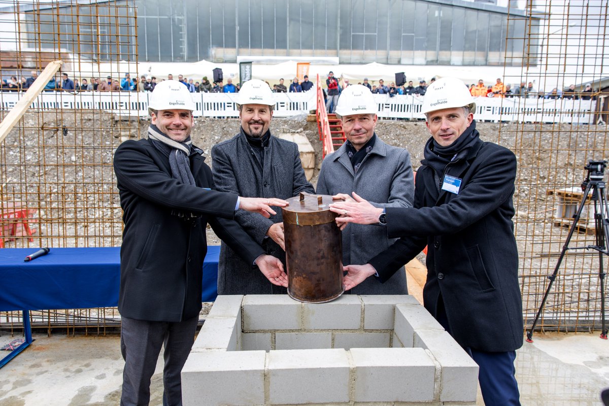 Grundsteinlegung für 400 neue Wohnungen in der Parkstadt Engelhalde: Sozialbau Kempten schafft ein neues Viertel für ca. 1.000 Menschen mitten in Kempten, das sich durch Natur, Begegnungsflächen und Entschleunigung auszeichnet. Die Energieversorgung erfolgt über Fernwärmenetz