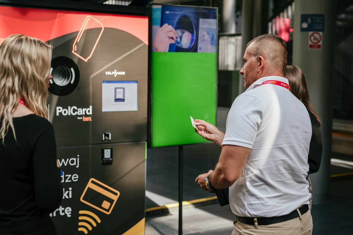 ingenico's tweet photo. ♻️An exciting #sustainability initiative has been implemented in Poland thanks to #PolCardFromFiserv, #Selfmaker, #Mastercard and #Ingenico: by depositing bottles and cans, the deposit will be transferred to the customer’s payment card through the #Ingenico #payment device. https://t.co/3JfgYDslEd
