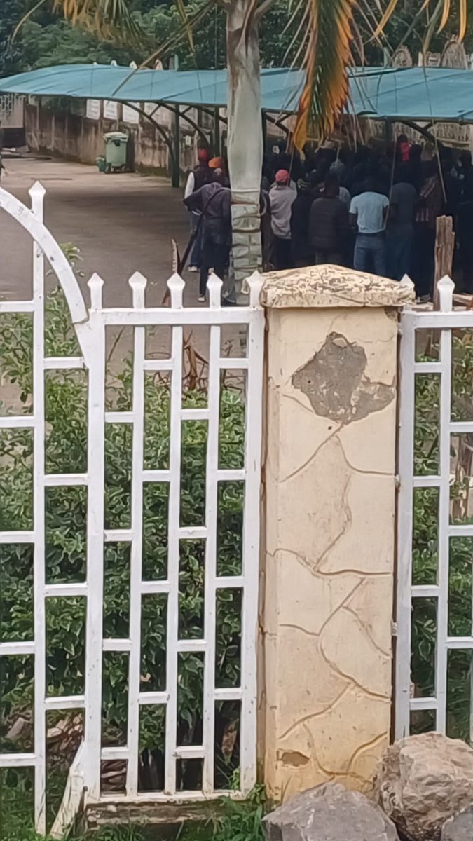 Tenders kama zote za Kakamega ziko na ule billionaire nightmare wa bullfighter. Governor na Kingmaker ni tight pals. Fanyeni 1+1. Ndio hawa wanapewa brief. Kakamega people msibebwe ufala! 

It is happening outside Kakamega County Govt