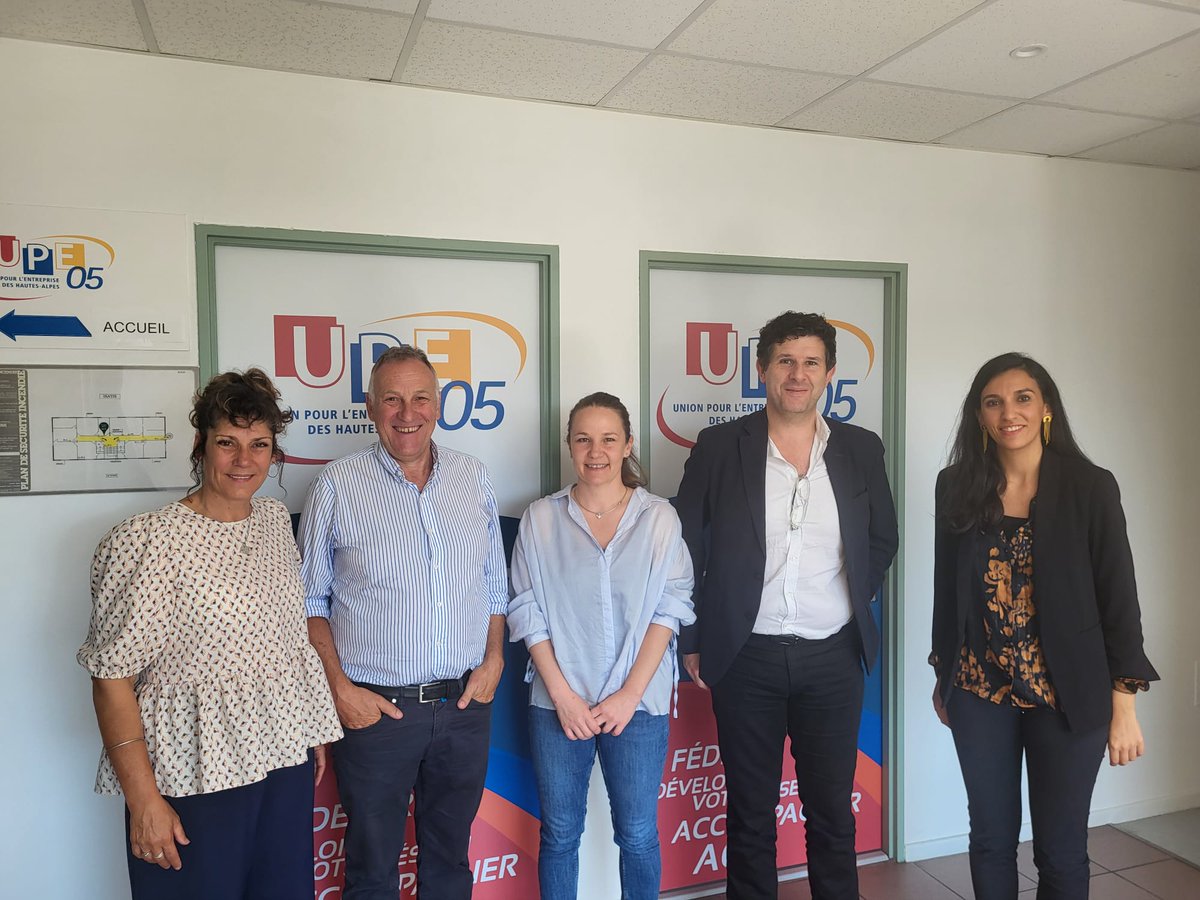 [RENCONTRE–Réseau Entreprendre Alpes du Sud ]

Notre Présidente Lucile BERNARD-REYMOND et notre secrétaire générale Emma Durand ont rencontré ce matin Franck Beunèche, Co-Président 05 du Réseau Entreprendre 04-05, Chantal Marc, directrice; et jean vincent ACHARD, membre du réseau