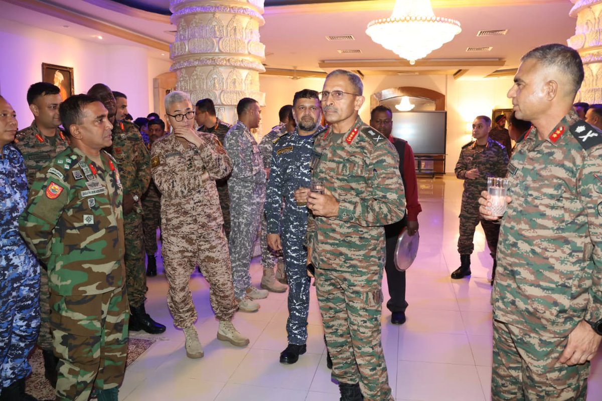 easterncomd's tweet photo. #IndianArmy
#EasternCommand 
#NationFirst
Lt Gen RC Tiwari #ArmyCdrEC  visited the College of Defence Management (CDM), #Secunderabad on 15 Jul 2024. He delivered an insightful talk on Operational Perspective along #NorthernBorders with specific focus on #EasternTheatre. The Army Commander addressed the officers and interacted with instructional staff and course participants including foreign officers. He lauded their understanding of matters defence management.
@adgpi 
@SpokespersonMoD  

Facebook - https://t.co/qly2s5xfXQ
Instagram - https://t.co/46giHbV2dc