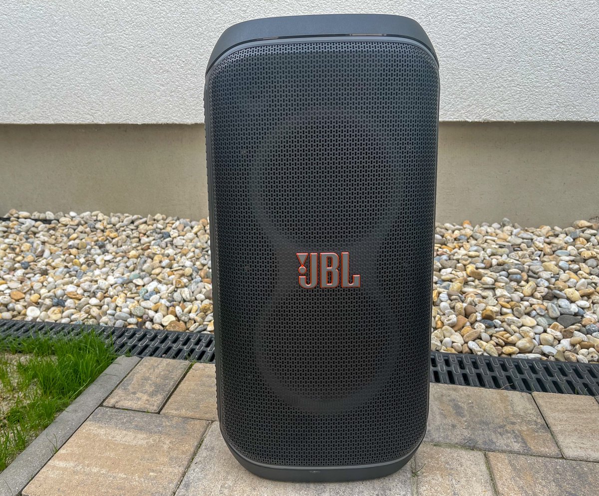 ITmixCZ's tweet photo. 🎶 JBL PartyBoxy 🔊 skvěle ozvučí menší zahradní večírek i velkou párty, svatbu nebo firemní akci. 

🤔 Vyberte si model s odpovídajícím výkonem podle vašich potřeb ✅. 

Poradíme vám, jak si vybrat party reproduktor a na co si dát pozor.👉 
https://t.co/7jh6cXeKIB https://t.co/Ri853cTVv2