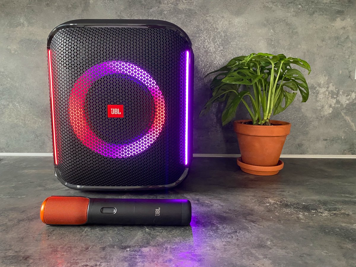 ITmixCZ's tweet photo. 🎶 JBL PartyBoxy 🔊 skvěle ozvučí menší zahradní večírek i velkou párty, svatbu nebo firemní akci. 

🤔 Vyberte si model s odpovídajícím výkonem podle vašich potřeb ✅. 

Poradíme vám, jak si vybrat party reproduktor a na co si dát pozor.👉 
https://t.co/7jh6cXeKIB https://t.co/Ri853cTVv2