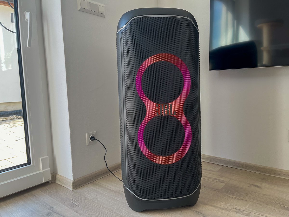 ITmixCZ's tweet photo. 🎶 JBL PartyBoxy 🔊 skvěle ozvučí menší zahradní večírek i velkou párty, svatbu nebo firemní akci. 

🤔 Vyberte si model s odpovídajícím výkonem podle vašich potřeb ✅. 

Poradíme vám, jak si vybrat party reproduktor a na co si dát pozor.👉 
https://t.co/7jh6cXeKIB https://t.co/Ri853cTVv2